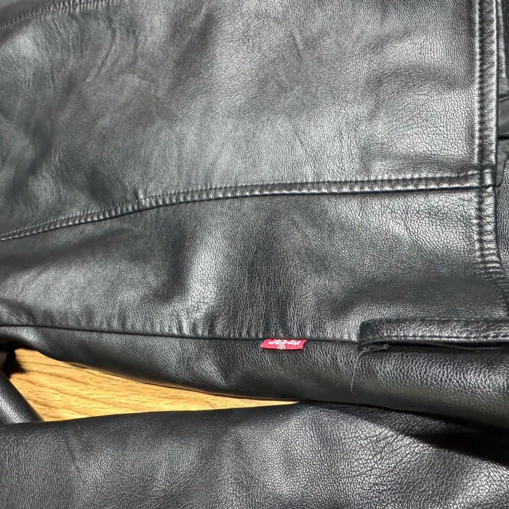 Levi's Women Moto Faux Black Leather Motorcycle Jacket with Glossy Finish - Picture 6 of 8